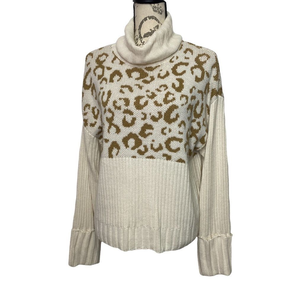 Nine West Long Sleeve Cheetah Print Turtleneck Sweater Size Medium - Picture 2 of 10